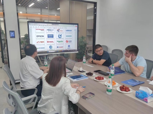 trường hợp công ty mới nhất về Chuyến thăm khách hàng Truyền thông ngoại tuyến