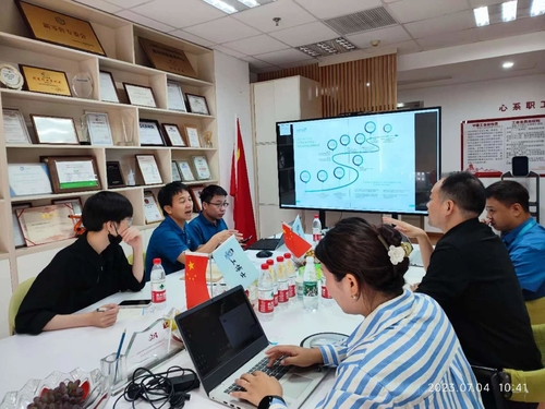 trường hợp công ty mới nhất về Chuyến thăm khách hàng Truyền thông ngoại tuyến