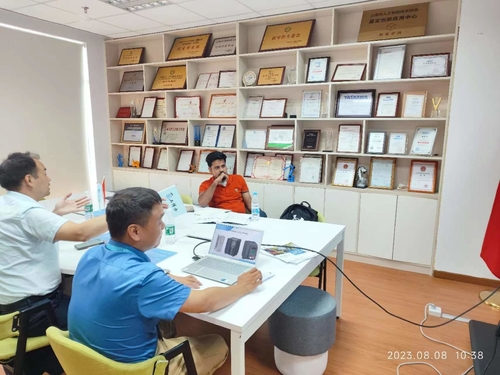 trường hợp công ty mới nhất về Chuyến thăm khách hàng Truyền thông ngoại tuyến