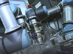 Robot hàn hợp tác UR cho tầm với cánh tay 850mm với Bộ kẹp rô bốt Robotiq