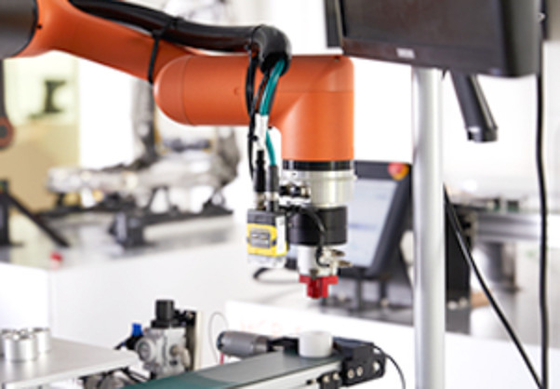 Hanwha 6 Axis Cobot Palletizer Cánh tay robot hợp tác HCR-12 với hệ thống tầm nhìn Bộ gắp Onrobot