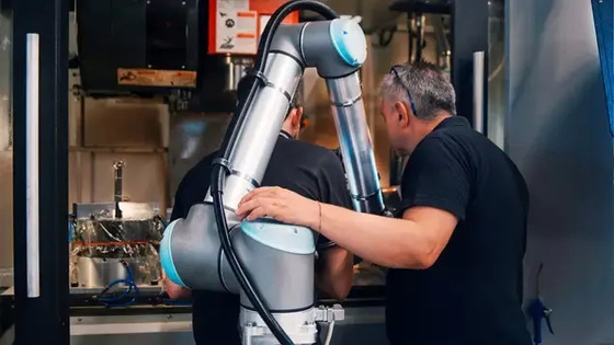 UR Robot Cobot UR10 với Kẹp gắp điện SMC Robot hợp tác LEHS loại 3 ngón để xử lý xếp hàng