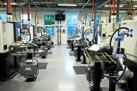 UR Robot Cobot UR10 với Kẹp gắp điện SMC Robot hợp tác LEHS loại 3 ngón để xử lý xếp hàng