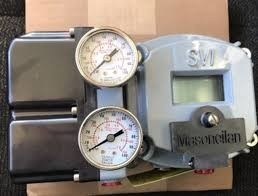 Van điều khiển với Masoneilan SVI II AP Advanced Performance Digital Valve Positioner và Fisher 67CFR Filter Regulator