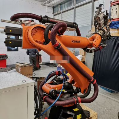 KUKA KR 360 R2830 Robotic Arm Payload 360kg Với Dòng lắp ráp CNGBS Để lắp ráp động cơ như máy chọn và đặt