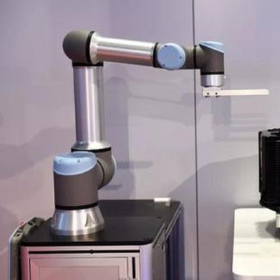 Robot cộng tác UR 16e với tải trọng 16kg với ly hút chân không của Máy thao tác như Cobot