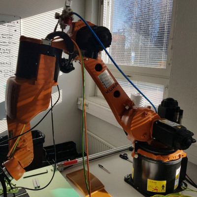 Kuka Robot công nghiệp 6 trục KR 8 R1620 Với đường sắt hướng dẫn robot CNGBS cho tự động hóa xử lý
