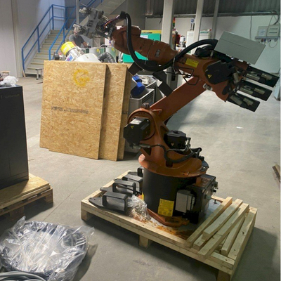 6 axis Robotic Arm KR 20 R1810 với CNGBS Robot Dress Pack để xử lý như robot công nghiệp Kuka