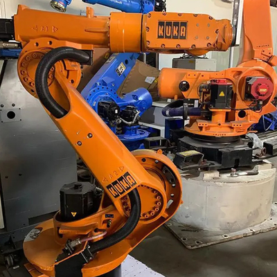 KUKA KR 210 R2700 Chọn và đặt robot công nghiệp với CNGBS hướng dẫn tuyến tính cho lắp ráp động cơ