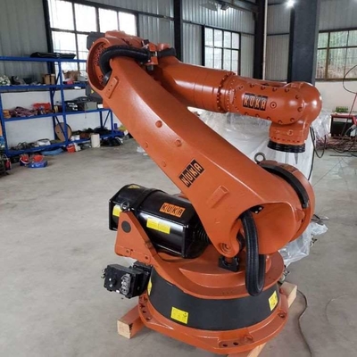 Kuka Robot KR 70 R2100 Với CNGBS Gun Cleaning Station cho tự động hóa hàn với cánh tay robot 6 trục