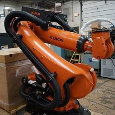 6 trục robot hàn cánh tay Kuka KR 210 R2700-2 với CNGBS hàn định vị cho robot hàn