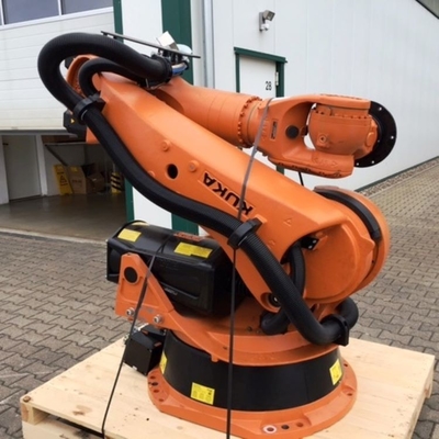 Kuka 6 trục xử lý cánh tay robot KR 240 R3330 Với đường ray hướng dẫn robot CNGBS cho robot xử lý
