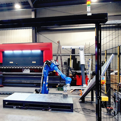 Industrial Yaskawa Robot Arm GP180 với CNGBS Gripper như máy làm pallet