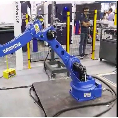 6 trục Universal Robotic Arm Yaskawa GP110 với CNGBS Robot Gripper cho Robot xử lý pallet
