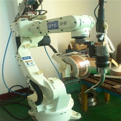 Robot công nghiệp OTC FD-B6L với tầm tay 2008MM với máy hàn ARC và máy hàn DM350