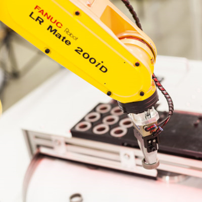 FANUC LR Mate 200iD 6 trục cánh tay robot công nghiệp với tay cầm CNGBS cho lắp ráp động cơ