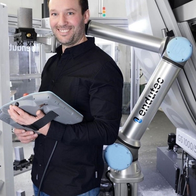 Collaborative Robot Arm UR 10e Of 6 Aixs Cobot với tải trọng 10KG với nắp robot để hàn