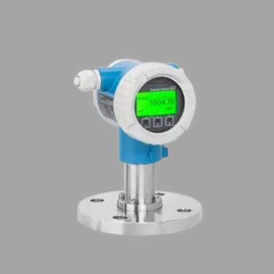 Cụm van điều khiển dòng chảy với đồng hồ đo lưu lượng xoáy Proline Prowirl F 200 của Endress+Hauser và bộ truyền áp suất kỹ thuật số Cerabar PMC71