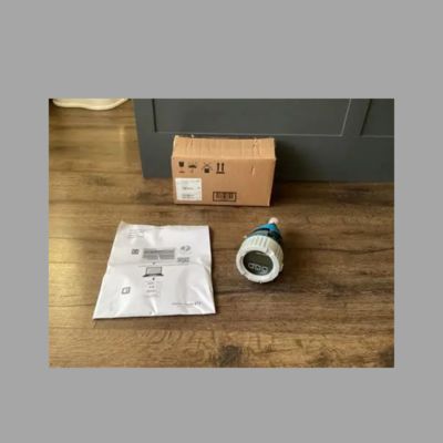 Bộ điều chỉnh giảm áp suất với máy đo dòng chảy xoáy Endress+Hauser Proline Prowirl D 200 và bộ truyền áp Cerabar PMP71B