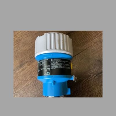 Bộ điều chỉnh giảm áp suất với máy đo dòng chảy xoáy Endress+Hauser Proline Prowirl D 200 và bộ truyền áp Cerabar PMP71B