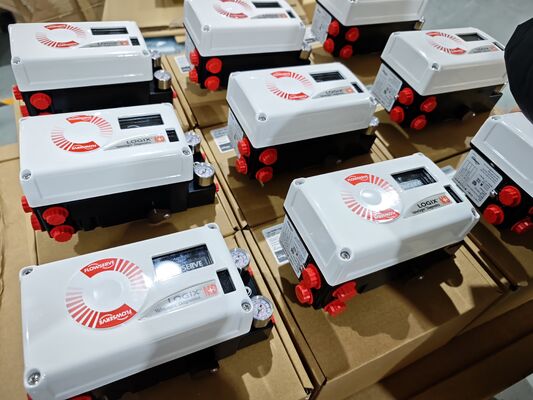 Valve điều khiển khí quyển màu trắng và đỏ và các thiết bị định vị kỹ thuật số Flowserve Logix 520MD 3200MD 3800MD Máy điều khiển van điều khiển công nghiệp FISHER 2000