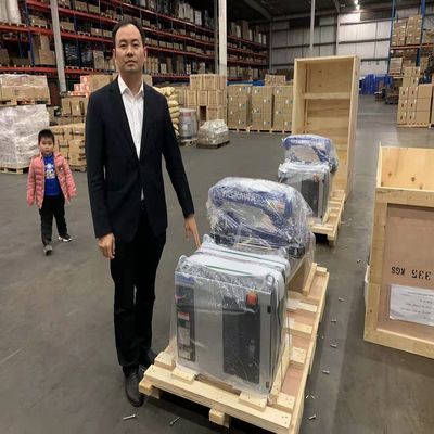 Robot hàn MIG 6 trục gắn trên sàn Yaskawa AR2010