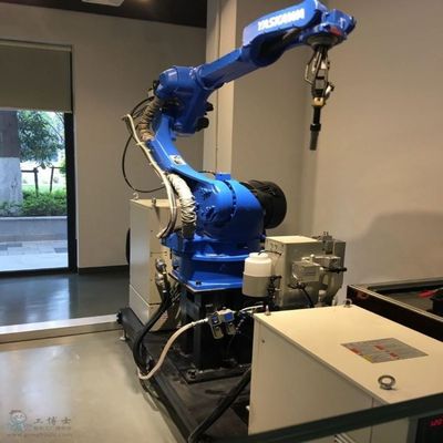 Tay cầm Robot Motoman AR2010 Bộ điều khiển 6 trục YRC1000 cho Robot hàn TIG