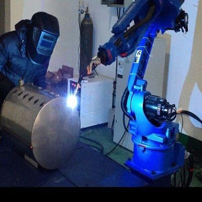 Motoman AR1440 với máy hàn RD500S để gia công cắt laser