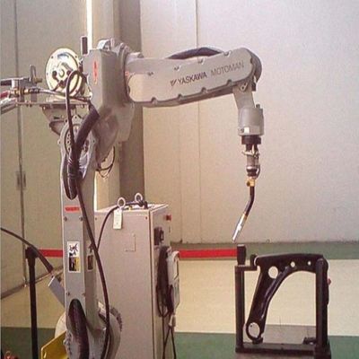 Robot hàn tự động 6 trục Motoman AR2010 với thợ hàn RD350S