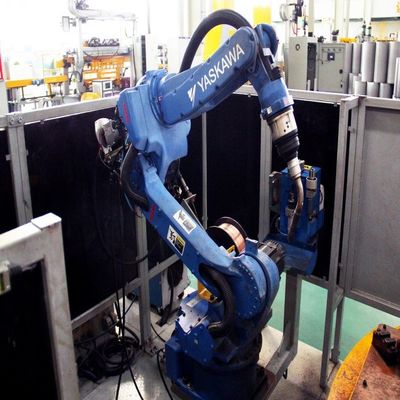 Cánh tay robot 6 trục Motoman AR1440 với thợ hàn RD350S để hàn robot