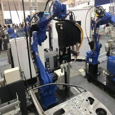 Robot cánh tay 6 trục Yaskawa AR1440 với máy định vị hàn CNGBS cho robot hàn Mig Automation