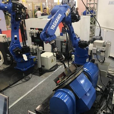 Cánh tay robot công nghiệp AR1440 với máy hàn laser RD350S và tầm tiếp cận 1440MM được sử dụng để hàn ARC