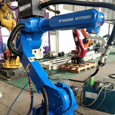 Robot công nghiệp tự động của Motoman AR2010 với các máy hàn ARC khác RD350S để hàn như máy hàn