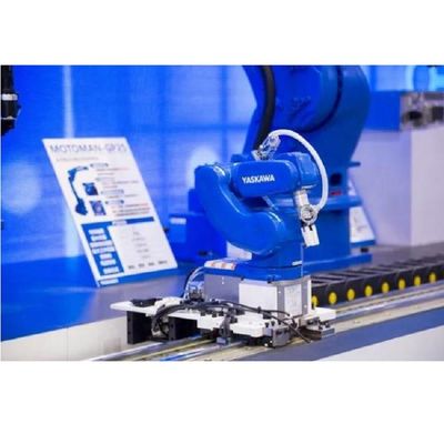 Giá robot công nghiệp GP7 với tải trọng 7KG và bộ điều khiển CNC YRC1000 để xử lý vật liệu