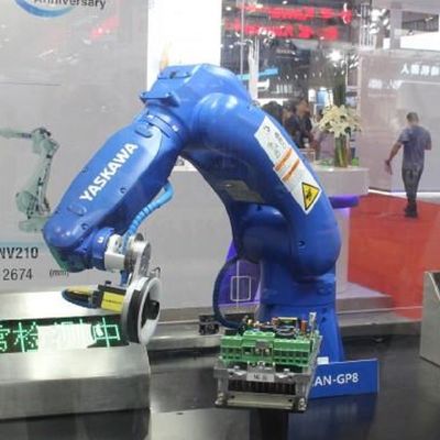 Lắp ráp động cơ tốc độ cao Robot công nghiệp GP8 với cánh tay robot tải trọng 8KG làm máy chọn và đặt