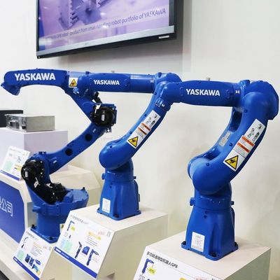 Robot công nghiệp GP25 với tải trọng 25KG và bộ điều khiển robot YRC1000 làm bộ phận thiết bị xử lý vật liệu