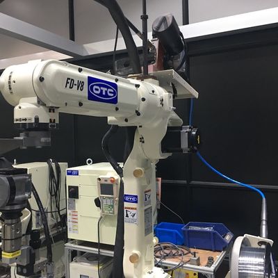 Đuốc hàn Robot hàn tự động OTC FD-V8 Tải trọng 8kg để hàn Mig