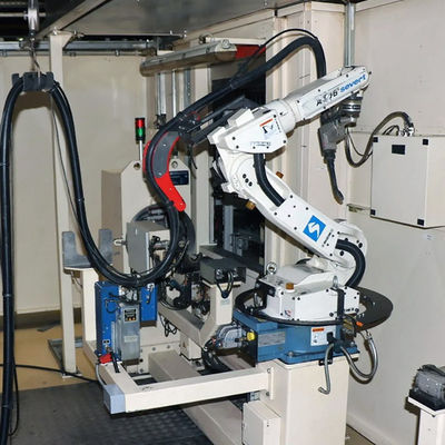 Đuốc hàn Robot hàn tự động OTC FD-V8 Tải trọng 8kg để hàn Mig