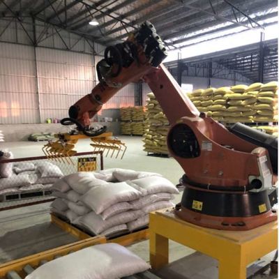Xử lý cánh tay robot KR 470 PA với bộ điều khiển 5 trục như robot công nghiệp
