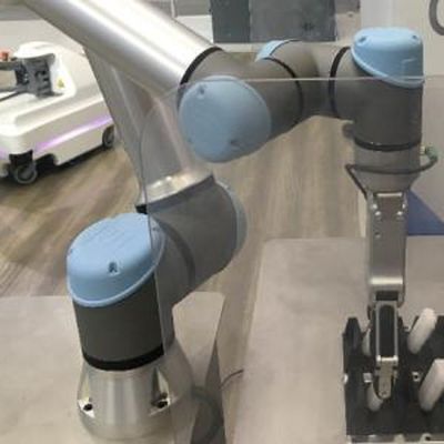 Robot Cobot nhẹ UR 5e với bộ điều khiển tải trọng 5KG làm robot cộng tác cho máy chọn và đặt
