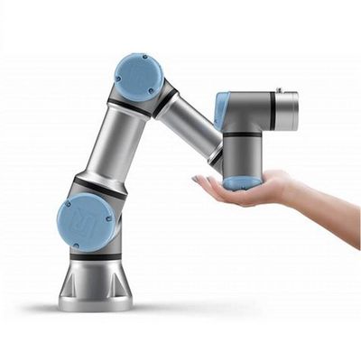 Robot nhỏ UR 3e của robot cộng tác với tải trọng 3KG làm người điều khiển cho các bộ phận của thiết bị xử lý vật liệu