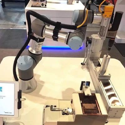 Robot đa năng UR 3e với trọng tải 3KG Cánh tay robot công nghiệp 6 trục làm cobot cho lắp ráp động cơ