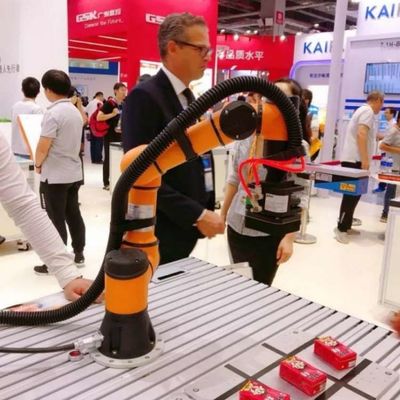 Cánh tay robot hợp tác AUBO i5 6 trục để khóa vít làm trụ