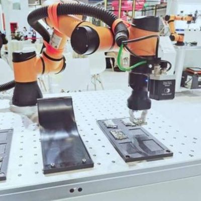 Cobot AUBO I16 6 trục để tải và dỡ hàng như một robot cộng tác