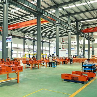 Robot công nghiệp 6 Aixs với chiều cao thấp đôi AGV-QRS1000 như robot AGV được sử dụng với robot hàn