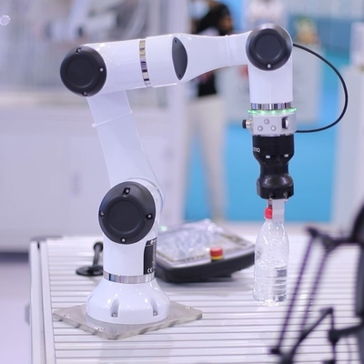 HAN'S Elfin Series E5 Cobot làm máy chọn và đặt hoạt động với Robot AGV Trọng tải 5kg với 6 trục