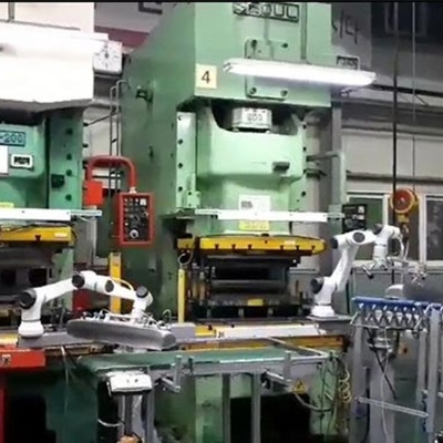 HAN'S Elfin Series E5 Cobot làm máy chọn và đặt hoạt động với Robot AGV Trọng tải 5kg với 6 trục
